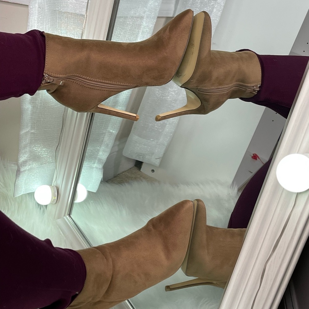 Tan suede heel boot